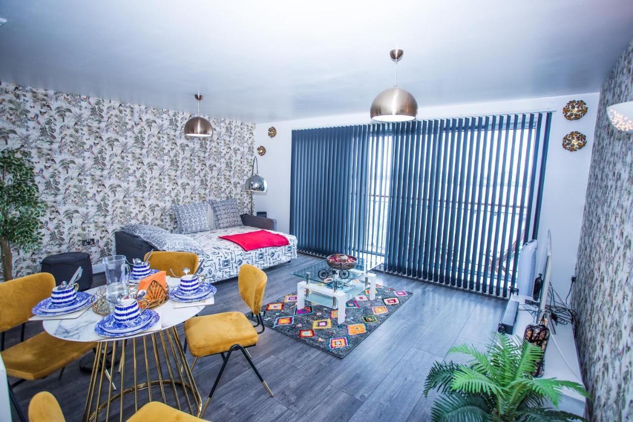 Remarkable 2-bed With Sea View Apartamento *